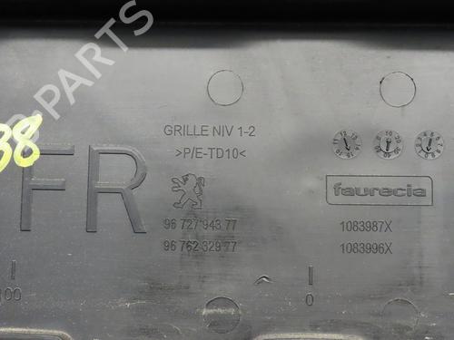 Griglia anteriore Griglia anteriore PEUGEOT 208 I (CA_, CC_) 1.0 VTi (68 hp) 37275400 37275400
