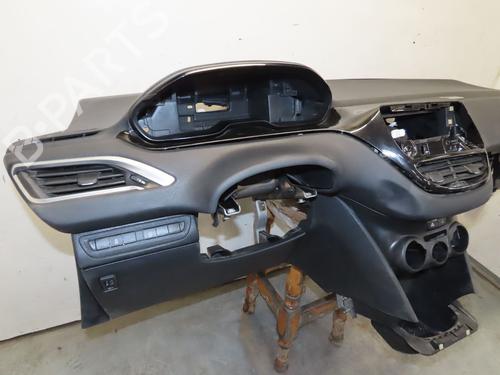 Dashboard PEUGEOT 208 I (CA_, CC_) 1.2 VTI 82 | BP31241042C46 