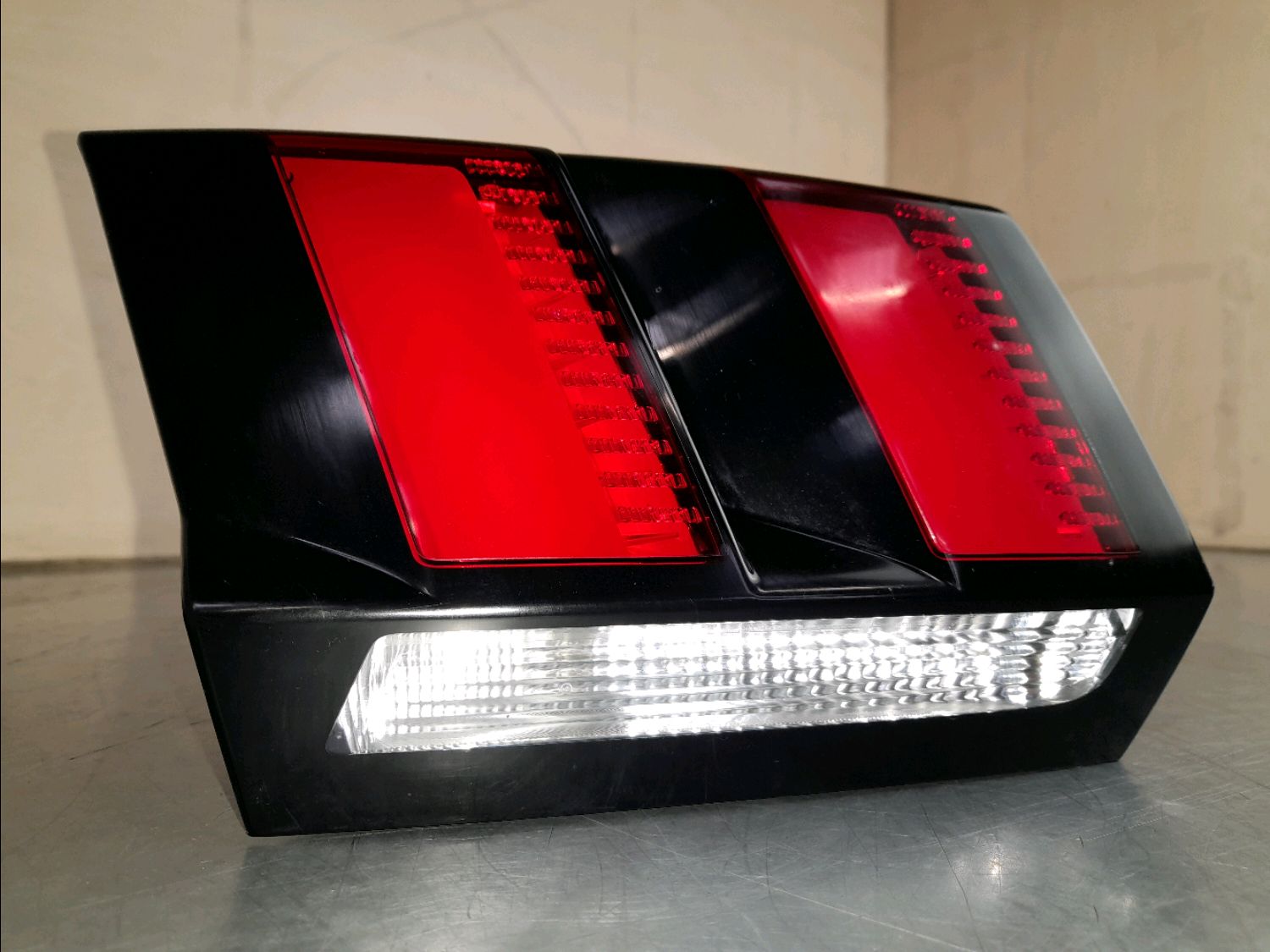 Left tailgate light PEUGEOT 3008 SUV (MC_, MR_, MJ_, M4_) 1.6 