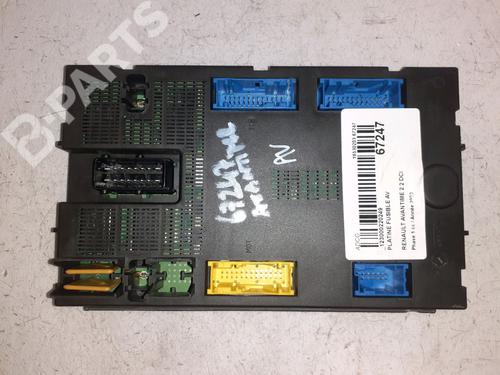 Used Fuse box Fuse box RENAULT AVANTIME (DE0_) 2.2 dCi (DE01) (150 hp) 9568868 9568868