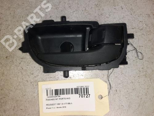 Used Front right interior door handle Front right interior door handle PEUGEOT 108 1.0 VTi (69 hp) 10682581 10682581