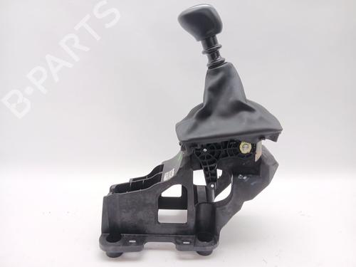 Used Gear lever Gear lever CITROËN C4 III (BA_, BB_, BC_) 1.2 PureTech 130 (BAHNSA, BAHNSB) (130 hp) 33208894 33208894