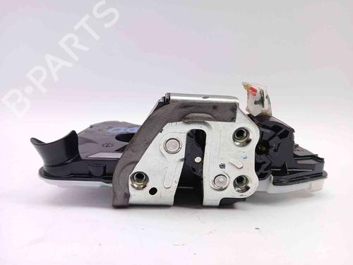 front-right-lock-toyota-corolla-saloon-_e21_-2019-36529573 main image
