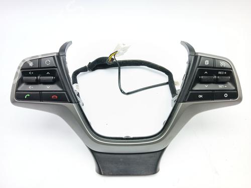 Used Steering wheel controls HYUNDAI ELANTRA VI Saloon (AD, ADA) 1.6 D (136 hp) 22922803