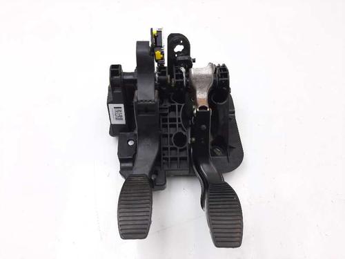 Pédale d'embrayage FIAT 500 (312_) 1.2 (312AXA1A) (69 hp) 12202139