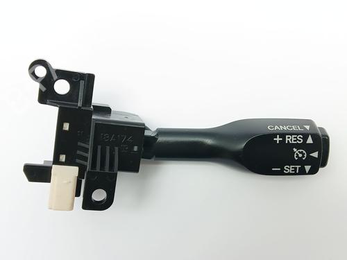 steering-wheel-controls-toyota-auris-_e18_-2012-2013-2014-2015-2016-2017-2018-2019-25436862 main image