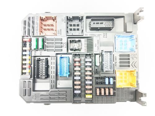 Used Fuse box Fuse box CITROËN C5 AIRCROSS (A_) 1.2 PureTech 130 (ARHNSJ) (131 hp) 22196681 22196681