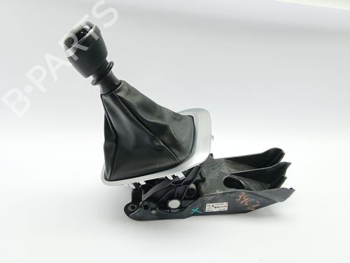 Used Gear lever RENAULT MEGANE IV Hatchback (B9A/M/N_) 1.5 dCi 90 (B9A1) (90 hp) 27634393