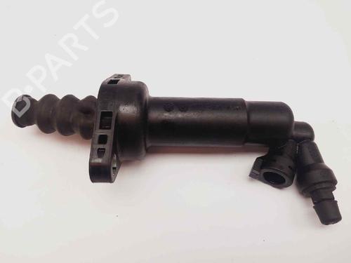 Clutch slave cylinder SKODA OCTAVIA I (1U2) 2.0 | BP20678443M113 