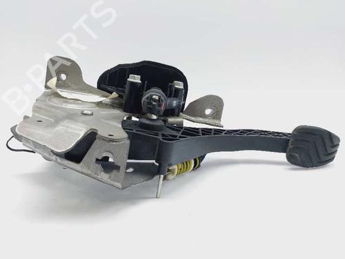 Used Clutch pedal RENAULT MEGANE IV Hatchback (B9A/M/N_) [2015-2025]  20685912