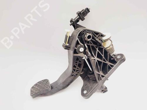 Used Clutch pedal MERCEDES-BENZ CLA Coupe (C117) [2013-2019]  15781151