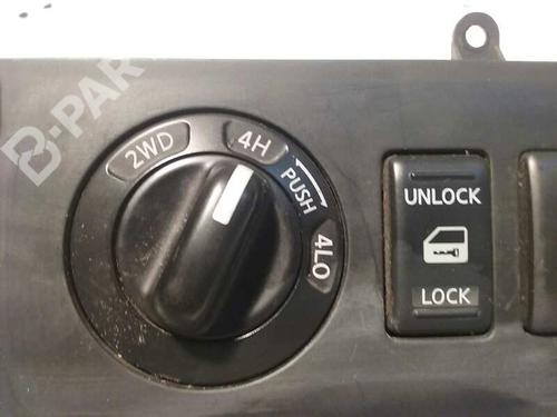 Used Switch NISSAN NAVARA NP300 (D40) 2.5 dCi 4WD (D40TT, D40T, D40M, D40BB) (190 hp) 1341586