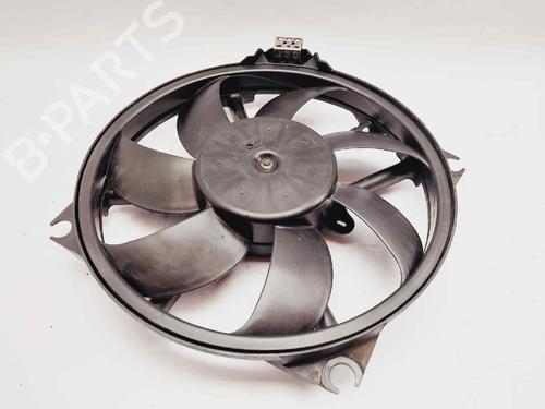 Used Radiator fan Radiator fan 15818111 15818111