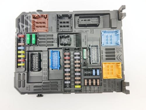 Used Fuse box Fuse box PEUGEOT 308 SW II (LC_, LJ_, LR_, LX_, L4_) 1.2 THP 110 (110 hp) 33027441 33027441
