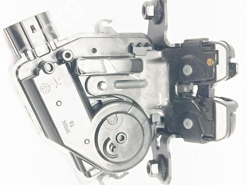Tailgate lock TOYOTA COROLLA Hatchback (_E21_, _EA1_, _EH1_) 1.8 Hybrid (ZWE211, ZWE219) | BP25671796C101 