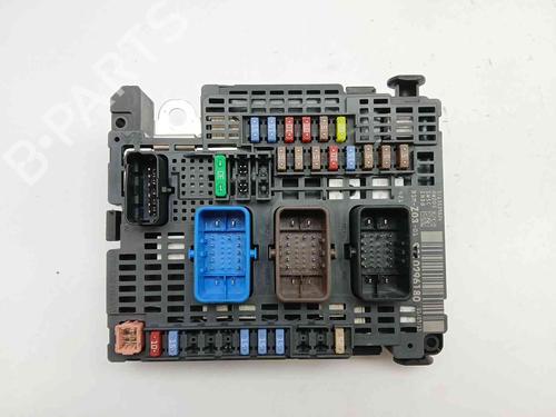 Used Fuse box Fuse box 39509781 39509781