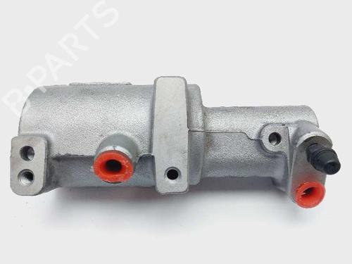Used Brake master cylinder Brake master cylinder TOYOTA AURIS (_E15_) 1.8 Hybrid (ZWE150_, ZWE150R) (136 hp) 17864333 17864333