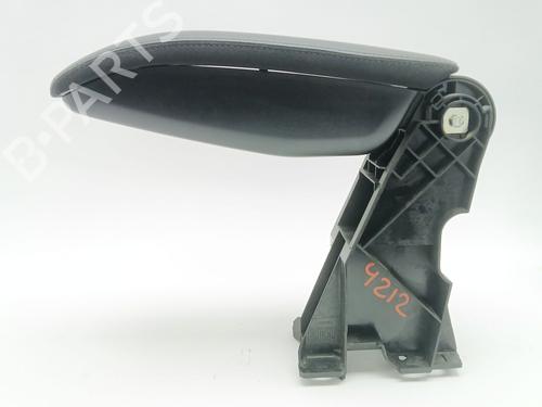 Used Armrest / Center console Armrest / Center console DS DS 3 (SA_) 1.6 BlueHDi 75 (SABHW6) (75 hp) 32117591 32117591