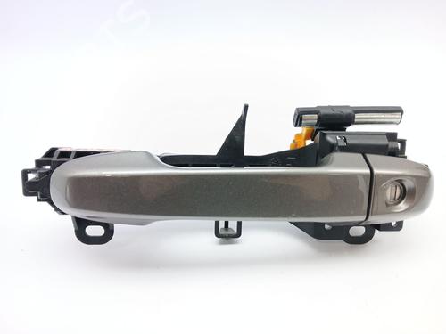 front-left-exterior-door-handle-toyota-auris-_e18_-2012-2013-2014-2015-2016-2017-2018-2019-25439712 main image