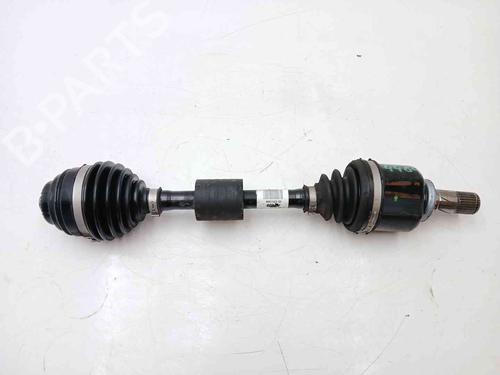 Drivaksel fortil venstre Drivaksel fortil venstre BMW X1 (F48) sDrive 18 i (140 hp) 37464243 37464243