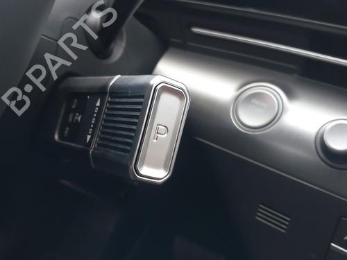 Rear center light HYUNDAI KONA SUV Van (OS, OSE, OSI) 1.6 GDi Hybrid | BP32035074I39 