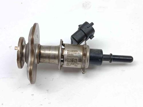 injector-vw-touran-5t1-2015-38749957 main image