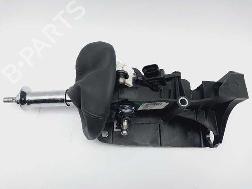 Used Gear lever Gear lever FIAT 500 (312_) 1.0 Mild Hybrid (312.AYD1B) (69 hp) 17327240 17327240