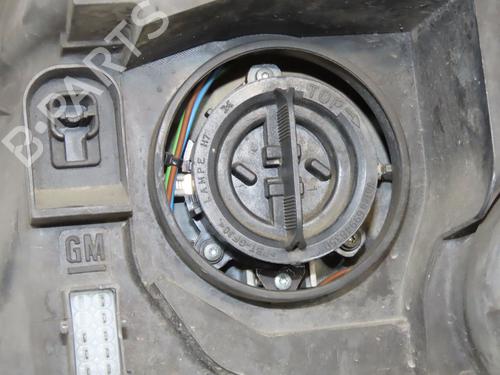 Used Right headlight OPEL MERIVA A MPV (X03) 1.7 CDTI (E75) (100 hp) 31121159