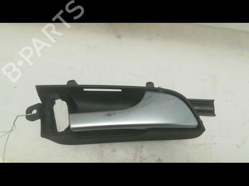Używane Klamka wewnętrzna drzwi przednich prawych Klamka wewnętrzna drzwi przednich prawych AUDI A3 (8P1) 2.0 TDI 16V (140 hp) 36494918 36494918