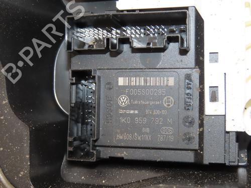 Front right window mechanism SEAT LEON (1P1) 2.0 TDI 16V | BP28801903C23