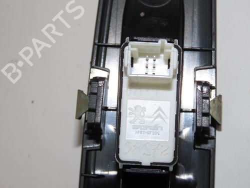 Used Right rear window switch Right rear window switch PEUGEOT 5008 II (MC_, MJ_, MR_, M4_) 1.5 BlueHDi 130 (MCYHZJ, MCYHZR, MCYHZX) (131 hp) 34048974 34048974