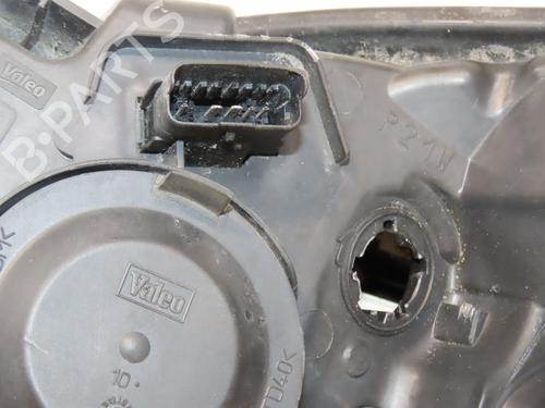 Right headlight RENAULT SCÉNIC III (JZ0/1_) 1.5 dCi | BP28832443C29 
