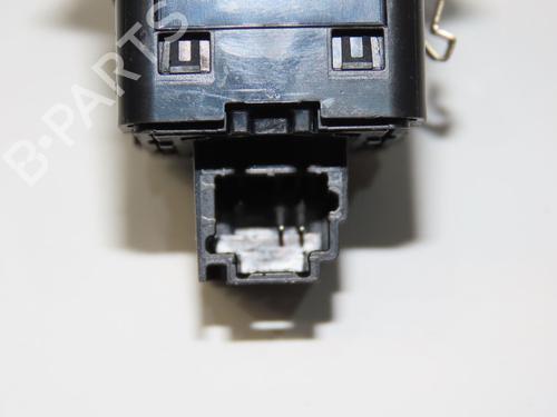 Used Switch Switch RENAULT CLIO V (B7_) 1.5 Blue dCi 100 (B7AD) (101 hp) 33998825 33998825