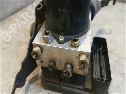 Used ABS pump FORD FIESTA V (JH_, JD_) 1.4 TDCi (68 hp) 9606589