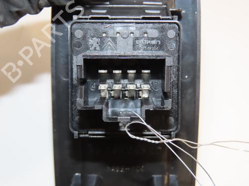 Used Left front window switch PEUGEOT 208 I (CA_, CC_) 1.2 VTI 82 (82 hp) 28802049