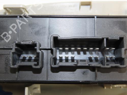 Used Left front window switch Left front window switch NISSAN JUKE (F15) 1.6 (117 hp) 29551208 29551208