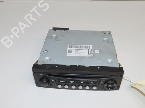 Used Radio Radio PEUGEOT 5008 (0U_, 0E_) 1.6 HDi (112 hp) 40110684 40110684