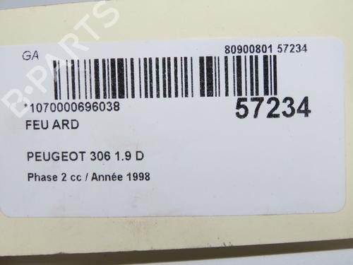 Feu arrière droit PEUGEOT 306 Hatchback (7A, 7C, N3, N5) 1.9 D (68 hp) 32100525