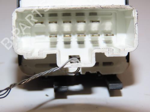 Used Left front window switch RENAULT CLIO III (BR0/1, CR0/1) 1.5 dCi (75 hp) 28831759