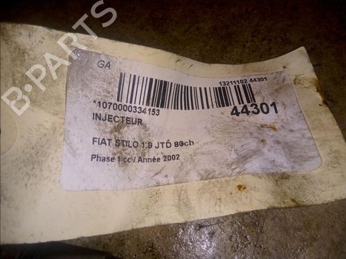 Used Injector FIAT STILO (192_) 1.9 JTD (192_XF1A) (80 hp) 9821584