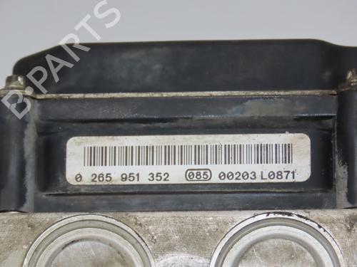 Used ABS pump MERCEDES-BENZ B-CLASS Sports Tourer (W245) B 180 CDI (245.207) (109 hp) 28829965