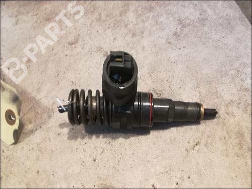 Używane Wtryskiwacz VW PASSAT B5.5 (3B3) 1.9 TDI (101 hp) 9611066