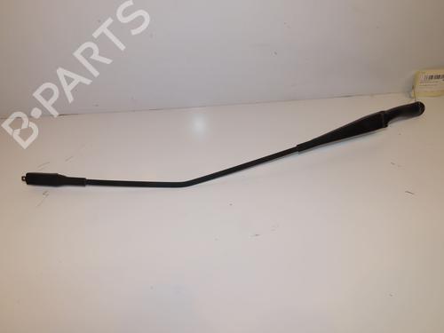 Used Front windshield wiper arm FIAT GRANDE PUNTO (199_) 1.4 16V (199BXG1B, 199AXG1B) (95 hp) 16769865