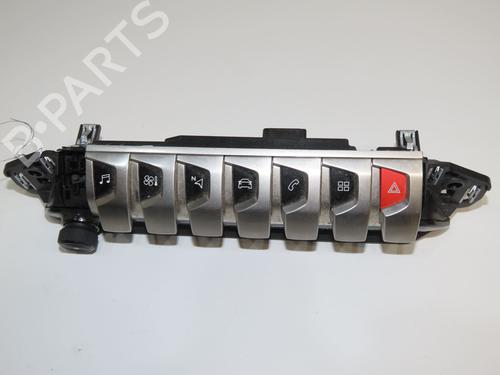 warning-switch-renault-megane-iii-hatchback-bz01_-b3_-2008-35936502 main image