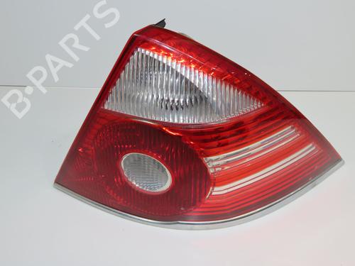 right-taillight-ford-mondeo-iii-b5y-2000-2001-2002-2003-2004-2005-2006-2007-36310647 main image