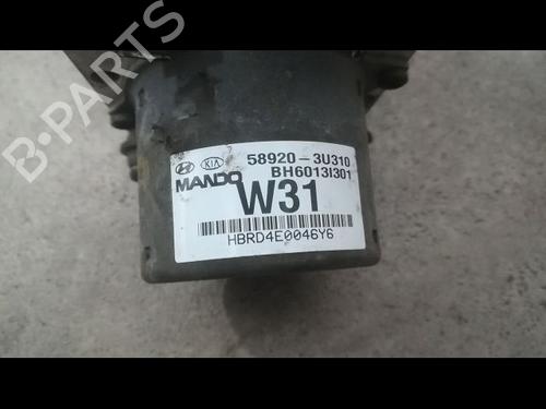 Used ABS pump KIA SPORTAGE III (SL) 1.7 CRDi (116 hp) 9607016