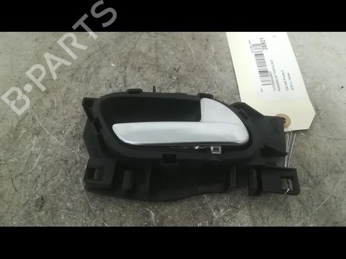 Used Front right interior door handle Front right interior door handle DS DS 3 (SA_) 1.2 THP 110 / PureTech 110 (SAHNPS, SAHNZ6, SAHNZT) (110 hp) 9609543 9609543