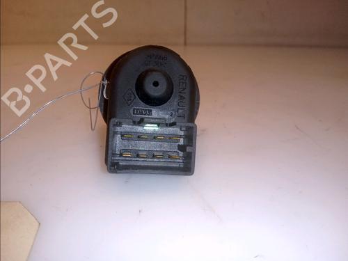 mirror-switch-renault-clio-ii-bb_-cb_-15-dci-bcb3m-8200214919-1998-1999-2000-2001-2002-2003-2004-2005-2006-2007-2008-2009-2010-2011-2012-2013-2014-2015-2016-14951333 main image