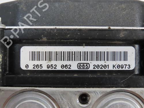 abs-pump-audi-a4-b8-avant-8k5-20-tdi-8k0614517gj-2007-2008-2009-2010-2011-2012-2013-2014-2015-2016-2017-18913095 main image