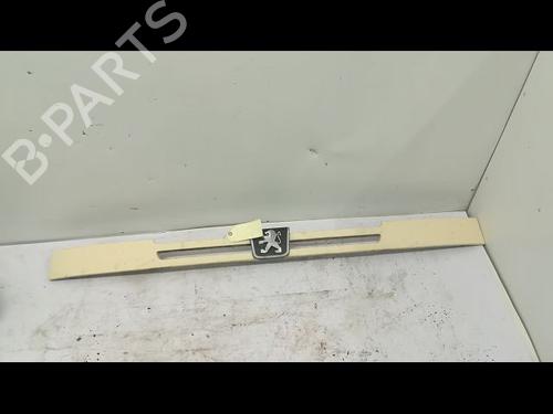 Used Grille Grille 9595074 9595074
